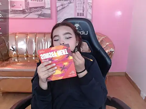 Snapshot of mia_foster_t chatting on 11-24-25, 01:00 mia foster t online show from 11-24-25, 01:00