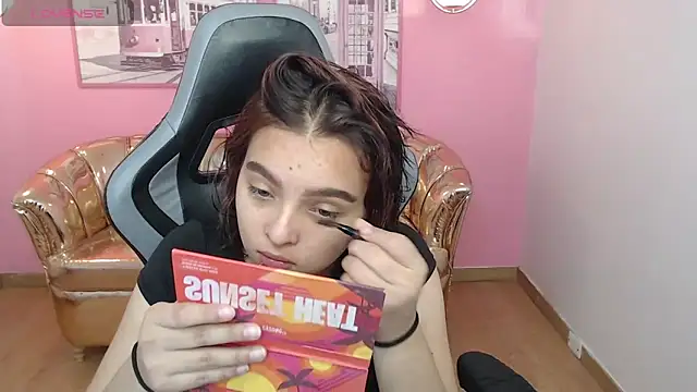 Snapshot of mia_foster_t chatting on 11-30-25, 01:15 mia foster t online show from 11-30-25, 01:15