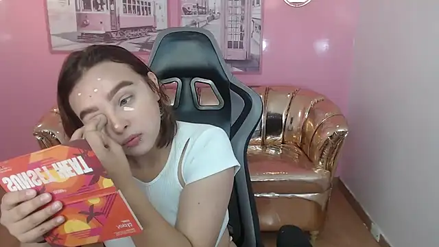 Snapshot of mia_foster_t chatting on 12-17-25, 12:55 mia foster t online show from 12-17-25, 12:55