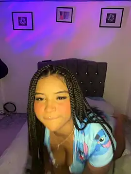 Snapshot of mitschellfox21 chatting on 10-22-25, 04:24 mitschellfox21 online show from 10-22-25, 04:24