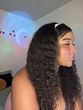 Snapshot of mitschellfox21 chatting on 11-08-25, 11:14 mitschellfox21 online show from 11-08-25, 11:14