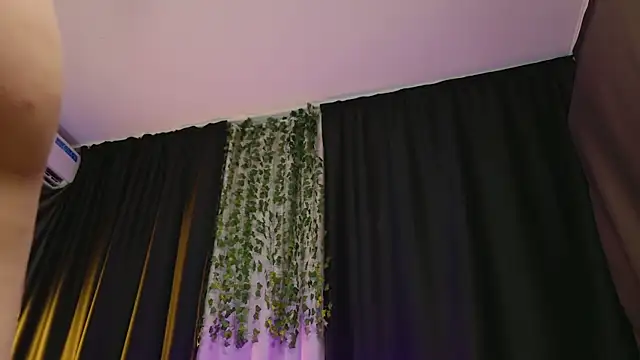Snapshot of AngelsBoobsxx chatting on 06-25-26, 04:44 AngelsBoobsxx online show from 06-25-26, 04:44