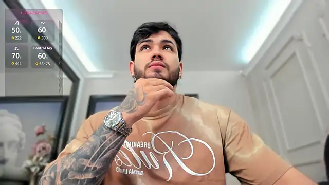 Snapshot of ElianKeiser chatting on 10-14-25, 12:17 ElianKeiser online show from 10-14-25, 12:17