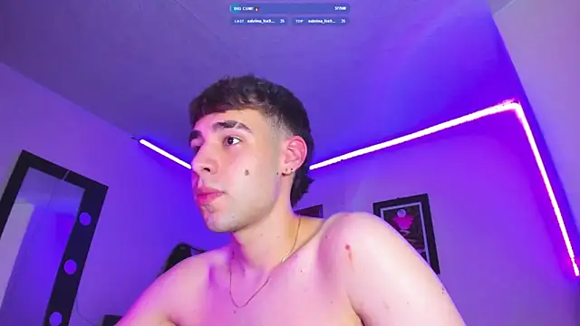 Snapshot of PapiNoha chatting on 12-17-25, 12:27 PapiNoha online show from 12-17-25, 12:27