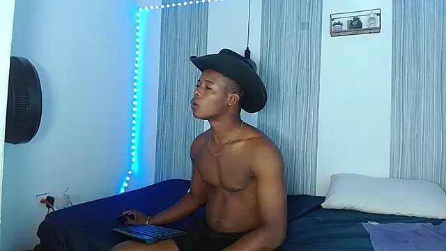 Snapshot of Dark_stallionX chatting on 10-31-25, 02:45 Dark stallionX online show from 10-31-25, 02:45