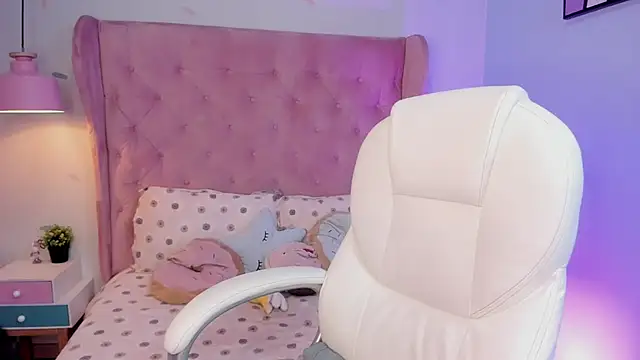 Snapshot of Vanelope_evanss chatting on 11-21-25, 12:37 Vanelope evanss online show from 11-21-25, 12:37