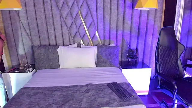 Clohe Bell online show from 12-17-25, 07:53