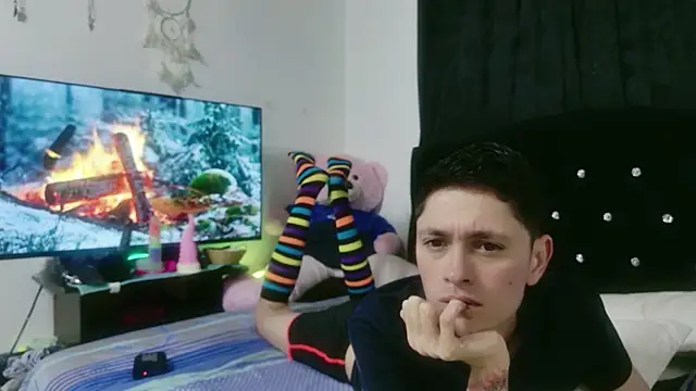 Tyler cat online show from 10-07-25, 06:43