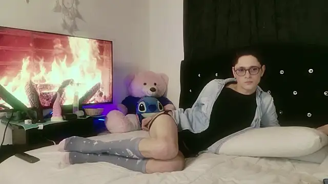 Tyler cat online show from 10-21-25, 11:22