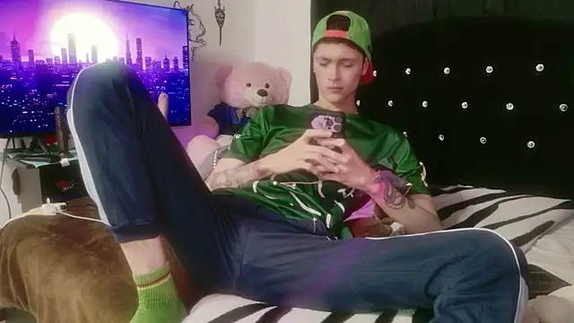 Tyler cat online show from 11-30-25, 02:04