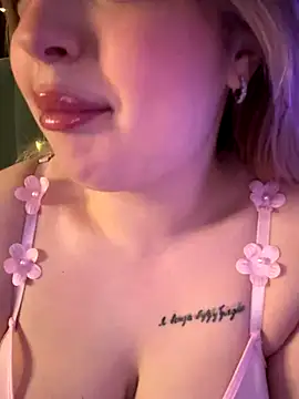 KellyMoors online show from 12-16-25, 02:38