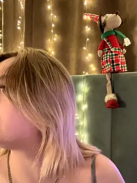 KellyMoors online show from 12-20-25, 01:34