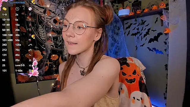 lyra thenymph online show from 10-30-25, 11:33