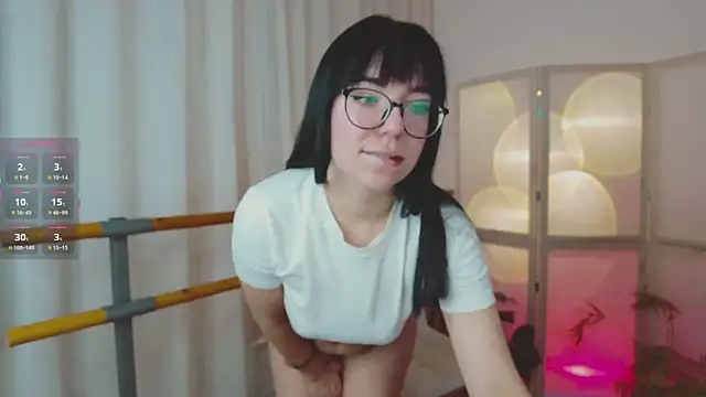 Snapshot of Avelyne_ chatting on 11-10-25, 08:52 Avelyne online show from 11-10-25, 08:52