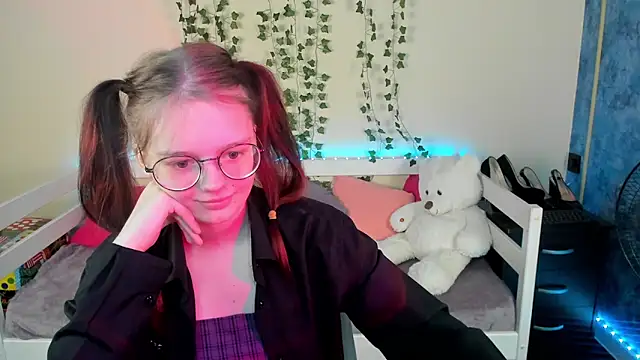 Snapshot of shy_elina01 chatting on 10-02-25, 11:39 shy elina01 online show from 10-02-25, 11:39