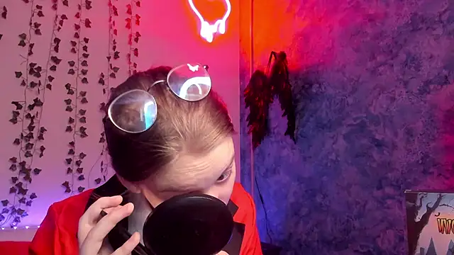 Snapshot of shy_elina01 chatting on 10-28-25, 10:41 shy elina01 online show from 10-28-25, 10:41