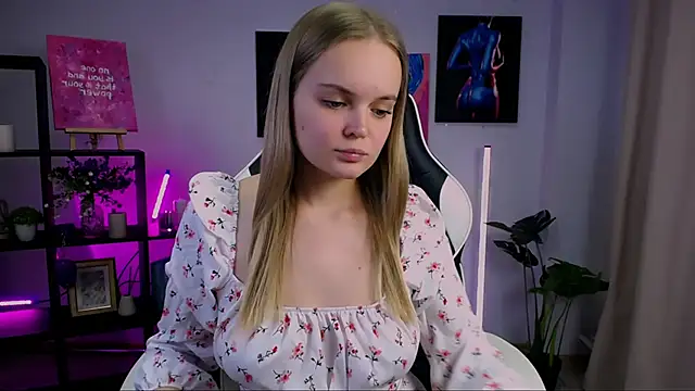 Snapshot of MargoBlonde chatting on 11-21-25, 02:49 MargoBlonde online show from 11-21-25, 02:49