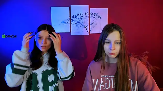 Snapshot of esme_moore_ chatting on 10-17-25, 08:28 esme moore online show from 10-17-25, 08:28