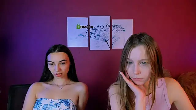 Snapshot of esme_moore_ chatting on 10-28-25, 09:35 esme moore online show from 10-28-25, 09:35