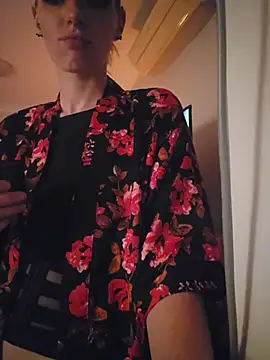 Snapshot of lonely_Cosplay_chick chatting on 10-25-25, 01:18 lonely Cosplay chick online show from 10-25-25, 01:18