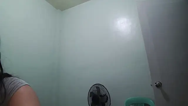 Snapshot of TeaseNPlease_13 chatting on 12-17-25, 09:43 TeaseNPlease 13 online show from 12-17-25, 09:43