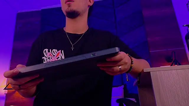 Snapshot of LiamThunder05_ chatting on 11-12-25, 03:07 LiamThunder05 online show from 11-12-25, 03:07