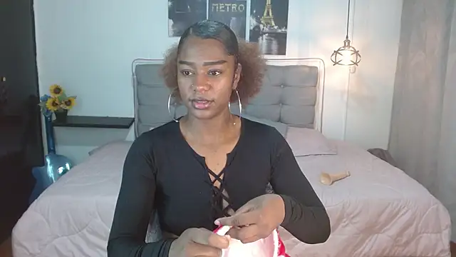 Snapshot of samara_roxx chatting on 10-31-25, 02:56 samara roxx online show from 10-31-25, 02:56