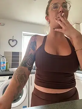 MimiMaee online show from 10-19-25, 08:37