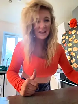 MimiMaee online show from 10-23-25, 08:24