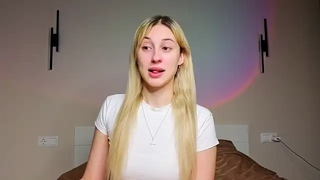 Snapshot of foxy_vivi chatting on 11-03-25, 02:18 foxy vivi online show from 11-03-25, 02:18