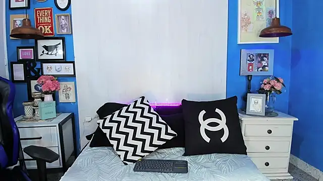 Snapshot of CameronRey_ chatting on 11-08-25, 09:24 CameronRey online show from 11-08-25, 09:24