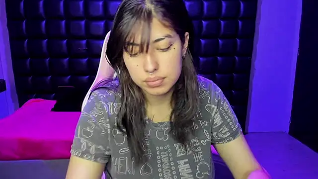 Violetta Swett  online show from 12-02-25, 01:28