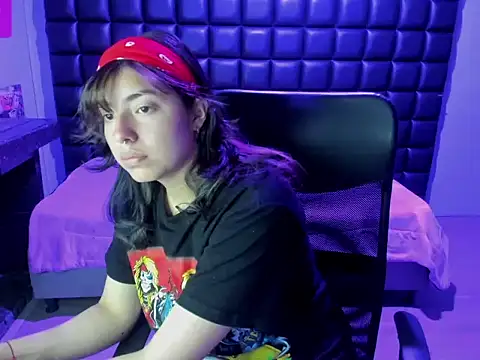 Violetta Swett  online show from 12-15-25, 11:25