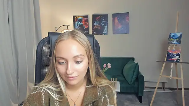 Snapshot of MikeDreese chatting on 10-06-25, 03:42 MikeDreese online show from 10-06-25, 03:42