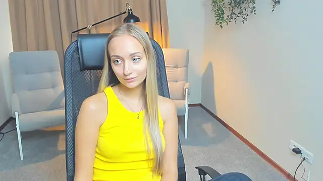 Snapshot of MikeDreese chatting on 10-14-25, 11:33 MikeDreese online show from 10-14-25, 11:33