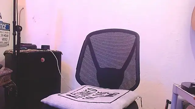 Snapshot of Tommy_Love23 chatting on 11-18-25, 09:58 Tommy Love23 online show from 11-18-25, 09:58