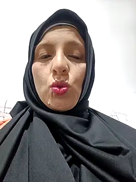 Snapshot of Aafsha_ chatting on 11-30-25, 09:24 Aafsha online show from 11-30-25, 09:24