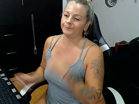 Snapshot of perlagoloza05 chatting on 10-24-25, 03:36 perlagoloza05 online show from 10-24-25, 03:36