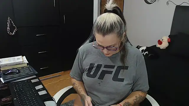 Snapshot of perlagoloza05 chatting on 11-10-25, 02:32 perlagoloza05 online show from 11-10-25, 02:32