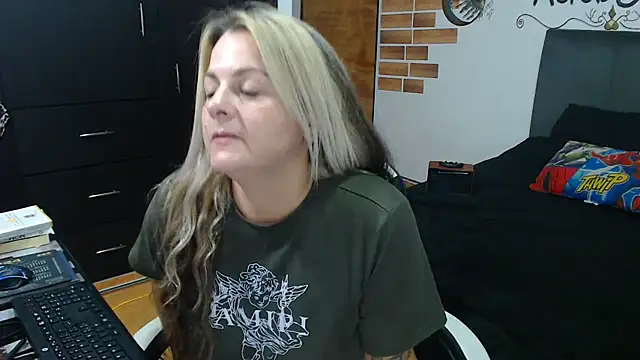 Snapshot of perlagoloza05 chatting on 11-12-25, 03:18 perlagoloza05 online show from 11-12-25, 03:18