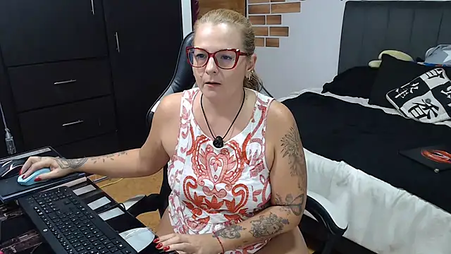 Snapshot of perlagoloza05 chatting on 07-07-26, 03:20 perlagoloza05 online show from 07-07-26, 03:20