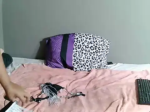 Snapshot of BoobsBae04 chatting on 10-13-25, 08:09 BoobsBae04 online show from 10-13-25, 08:09