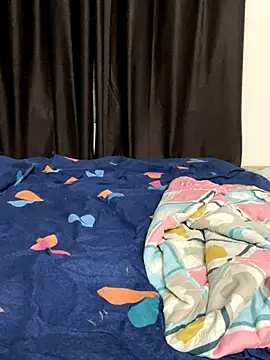 vickyandtania online show from 10-08-25, 04:26