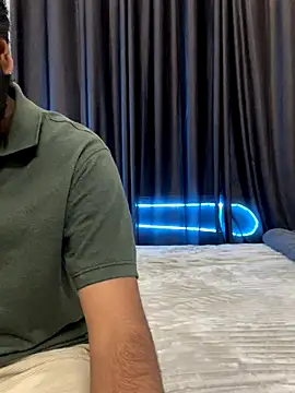 vickyandtania online show from 12-18-25, 03:18