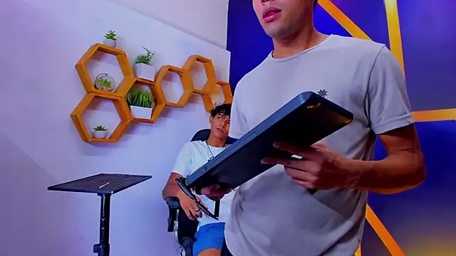 Play boys Hot2 online show from 10-15-25, 12:38