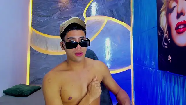 Play boys Hot2 online show from 10-30-25, 01:12