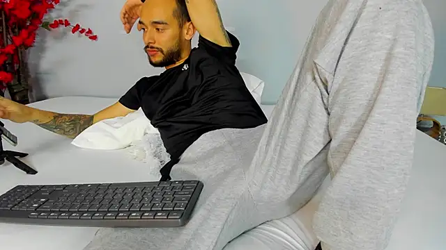 Snapshot of 2_fire chatting on 11-08-25, 08:18 2 fire online show from 11-08-25, 08:18