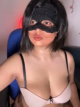 Snapshot of elza_laana chatting on 10-14-25, 08:04 elza laana online show from 10-14-25, 08:04