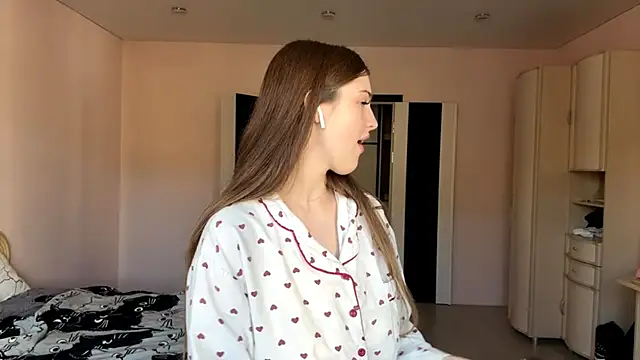 Snapshot of GilySuper chatting on 10-04-25, 07:06 GilySuper online show from 10-04-25, 07:06