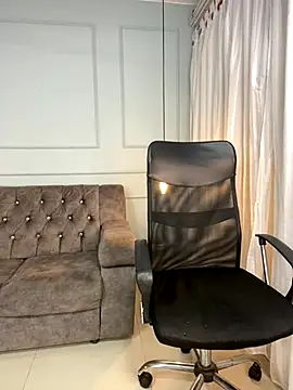 Rose monroee online show from 11-17-25, 07:30